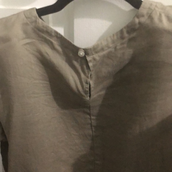 Very classic and timeless linen top - Picture 2 of 2
